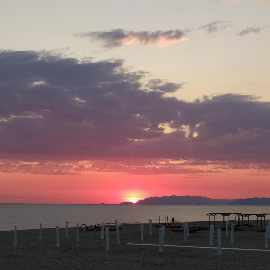 B&B Villa La Bouganville Camaiore Buitenkant foto