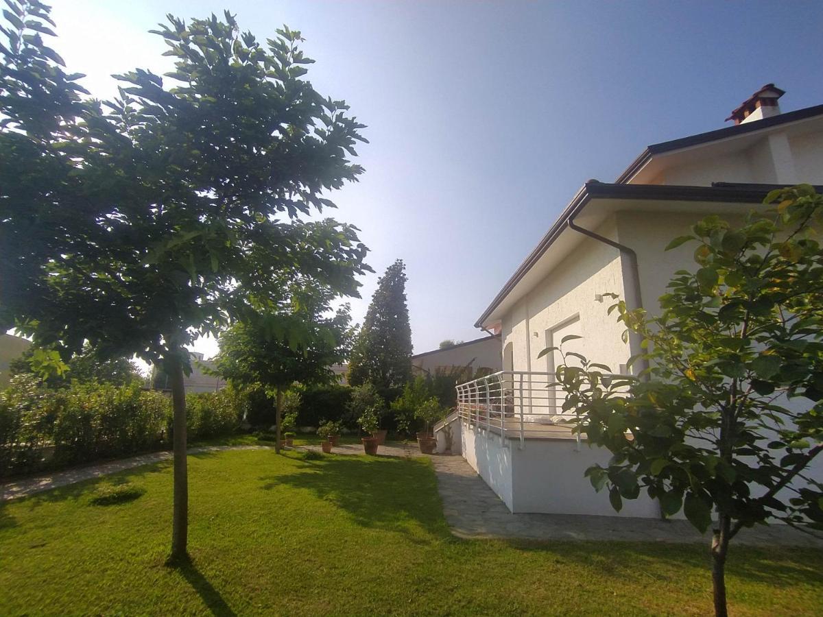 B&B Villa La Bouganville Camaiore Buitenkant foto