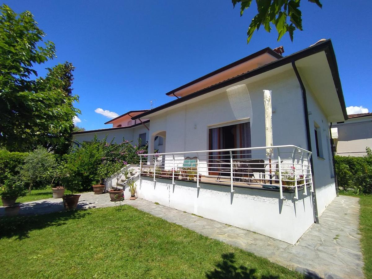 B&B Villa La Bouganville Camaiore Buitenkant foto