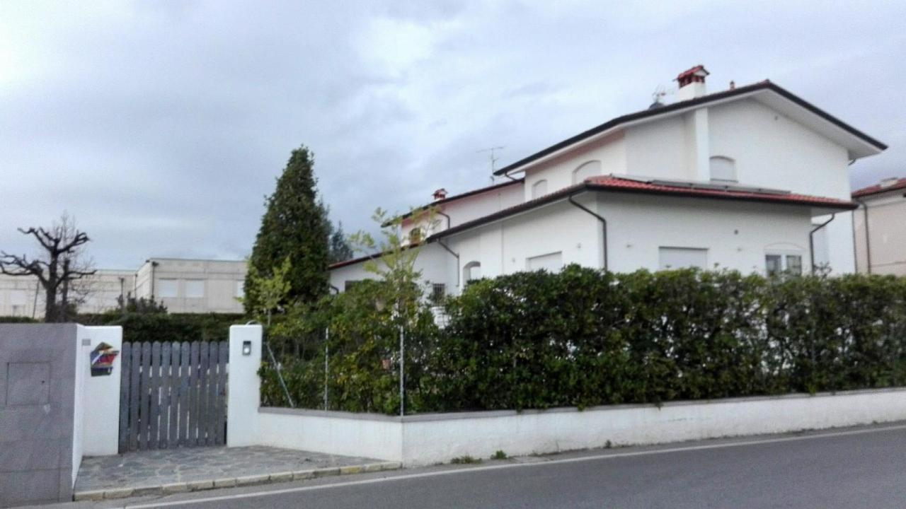 B&B Villa La Bouganville Camaiore Buitenkant foto